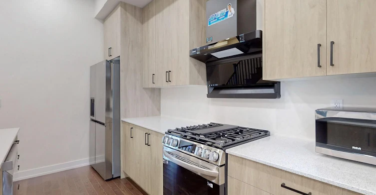 Rm 3-45 Credit Lane, Richmond Hill, ON, L4E 1G9 - 8