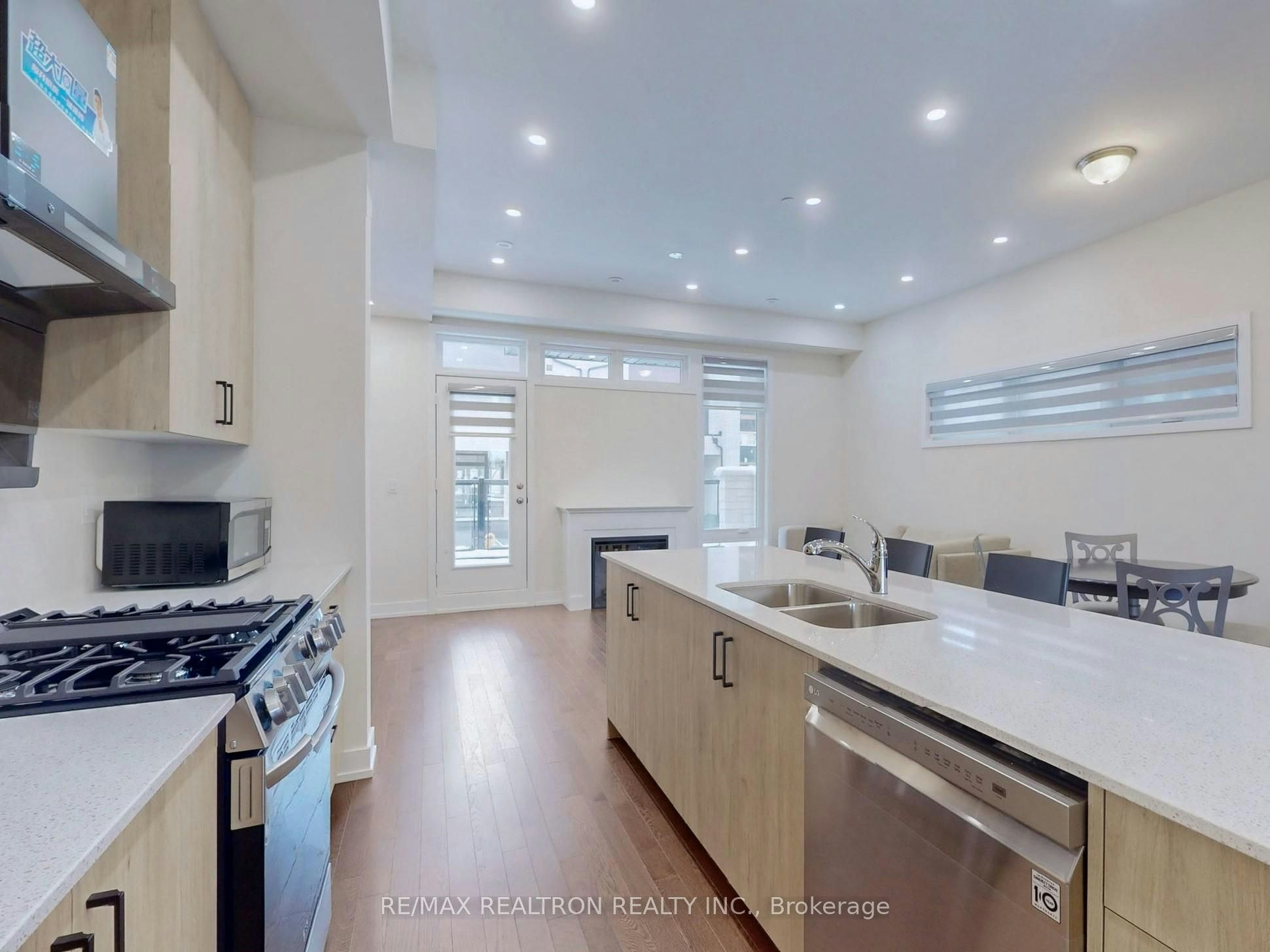 Rm 3-45 Credit Lane, Richmond Hill, ON, L4E 1G9 - 9