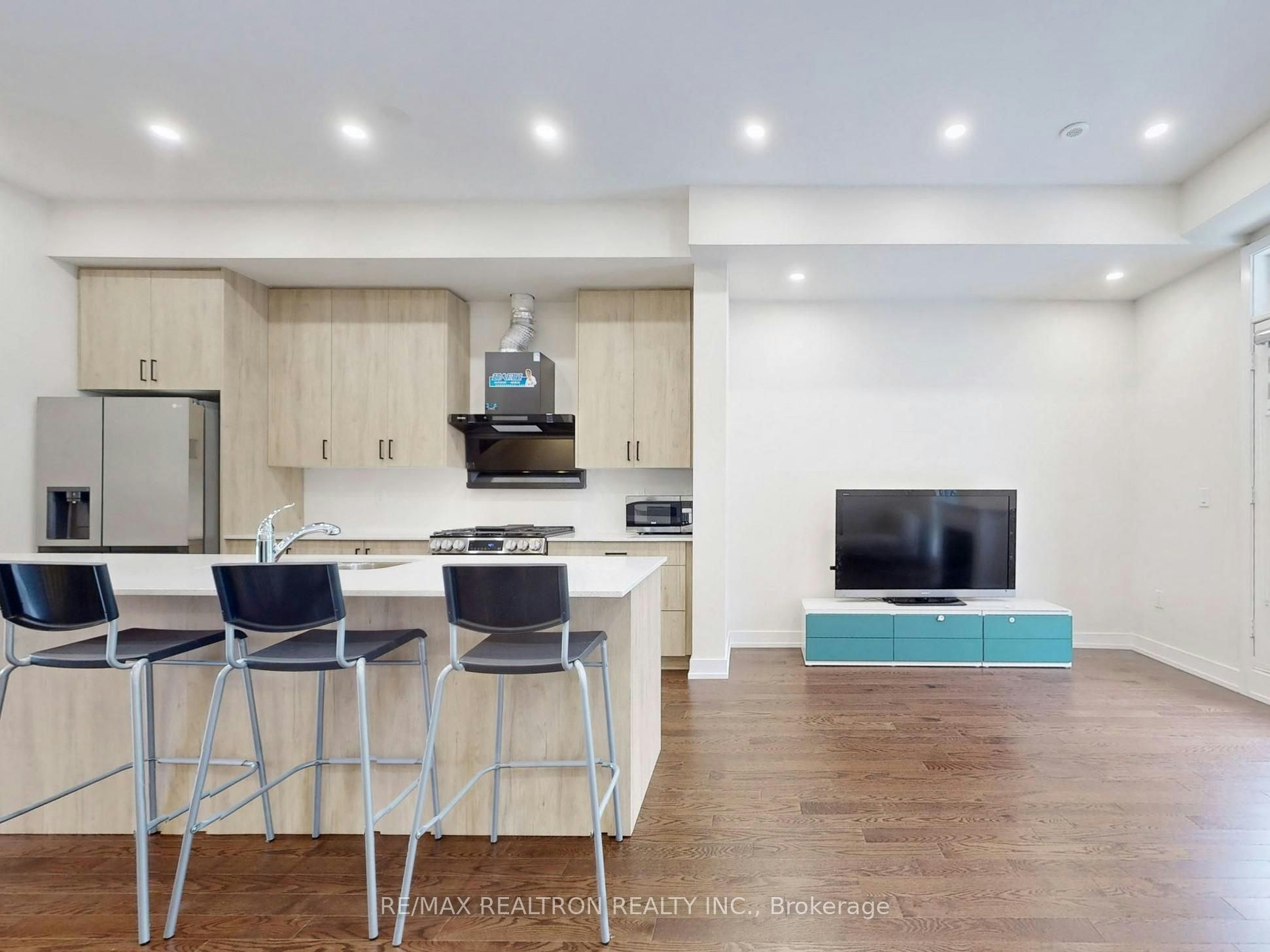 Rm 3-45 Credit Lane, Richmond Hill, ON, L4E 1G9 - 13
