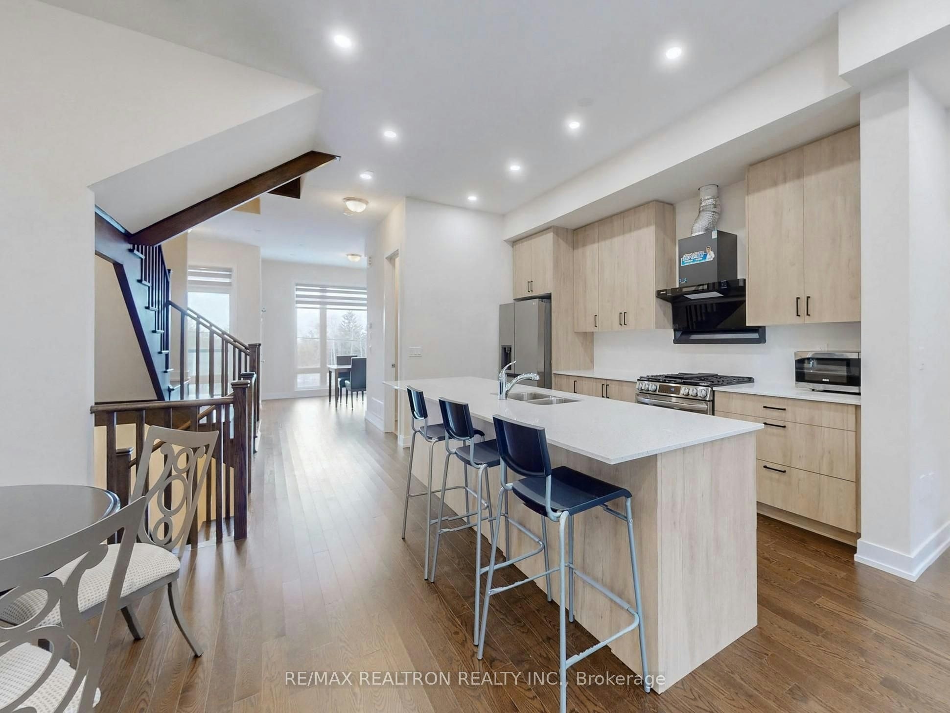 Rm 3-45 Credit Lane, Richmond Hill, ON, L4E 1G9 - 3
