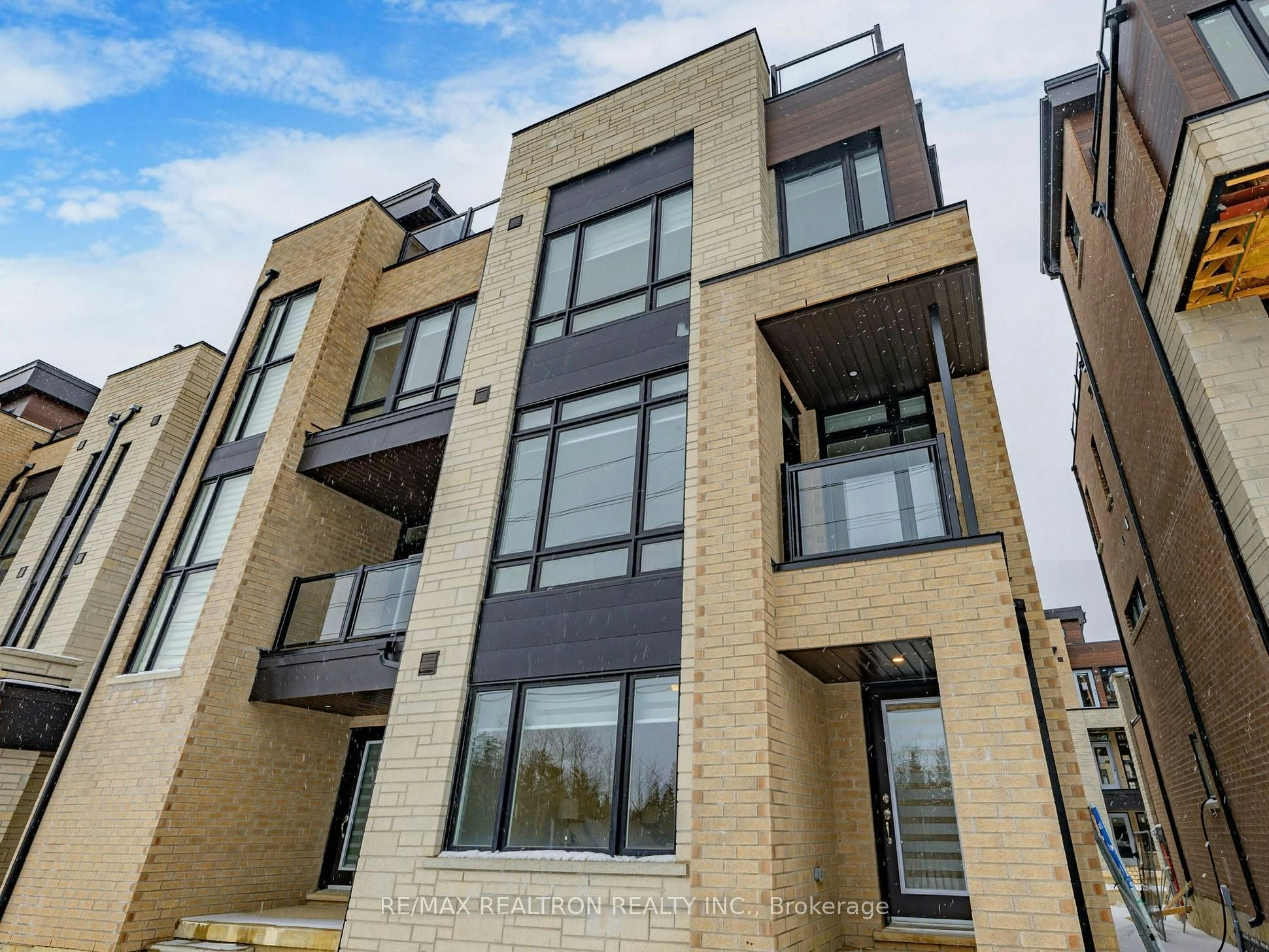 Rm 3-45 Credit Lane, Richmond Hill, ON, L4E 1G9