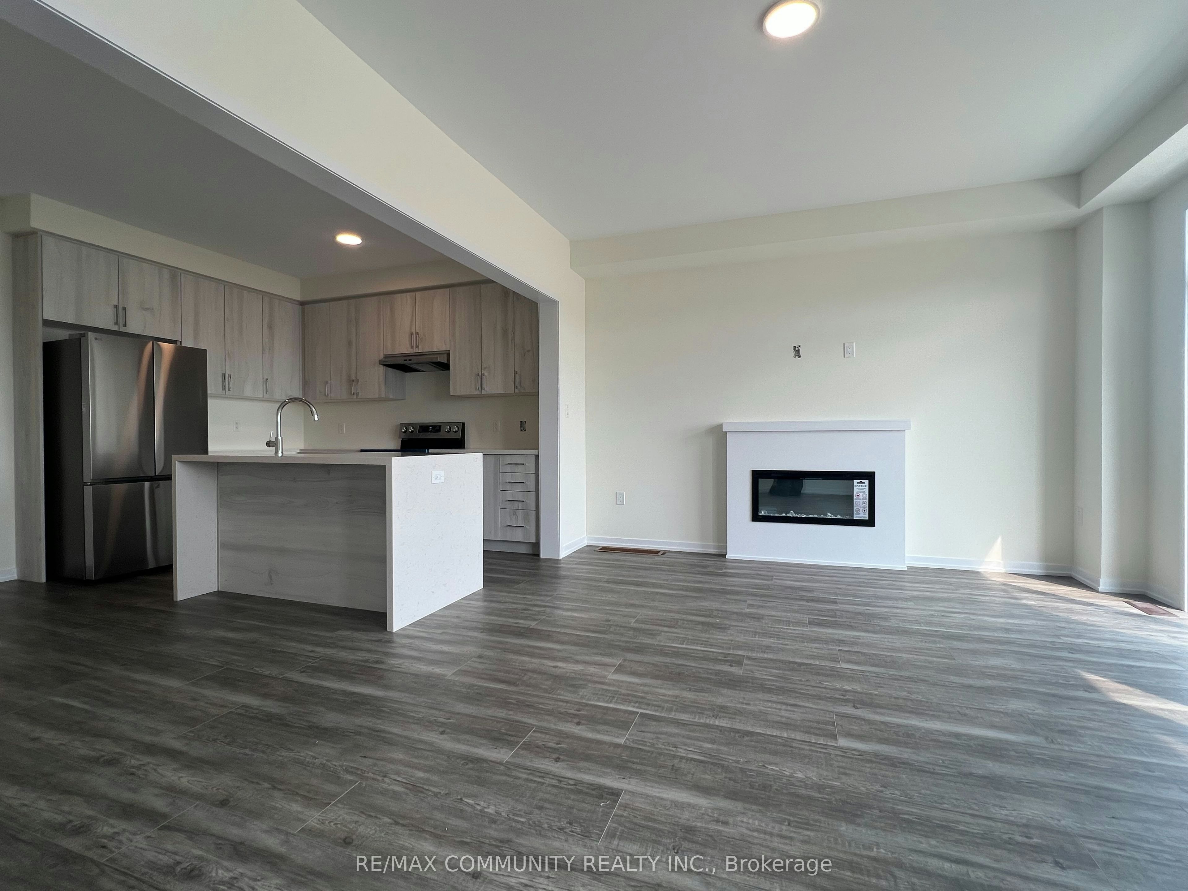 9 Thomas Smith Street, Georgina, ON, L4P 0T7 - 7