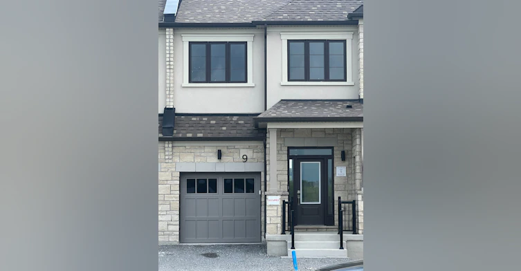 9 Thomas Smith Street, Georgina, ON, L4P 0T7