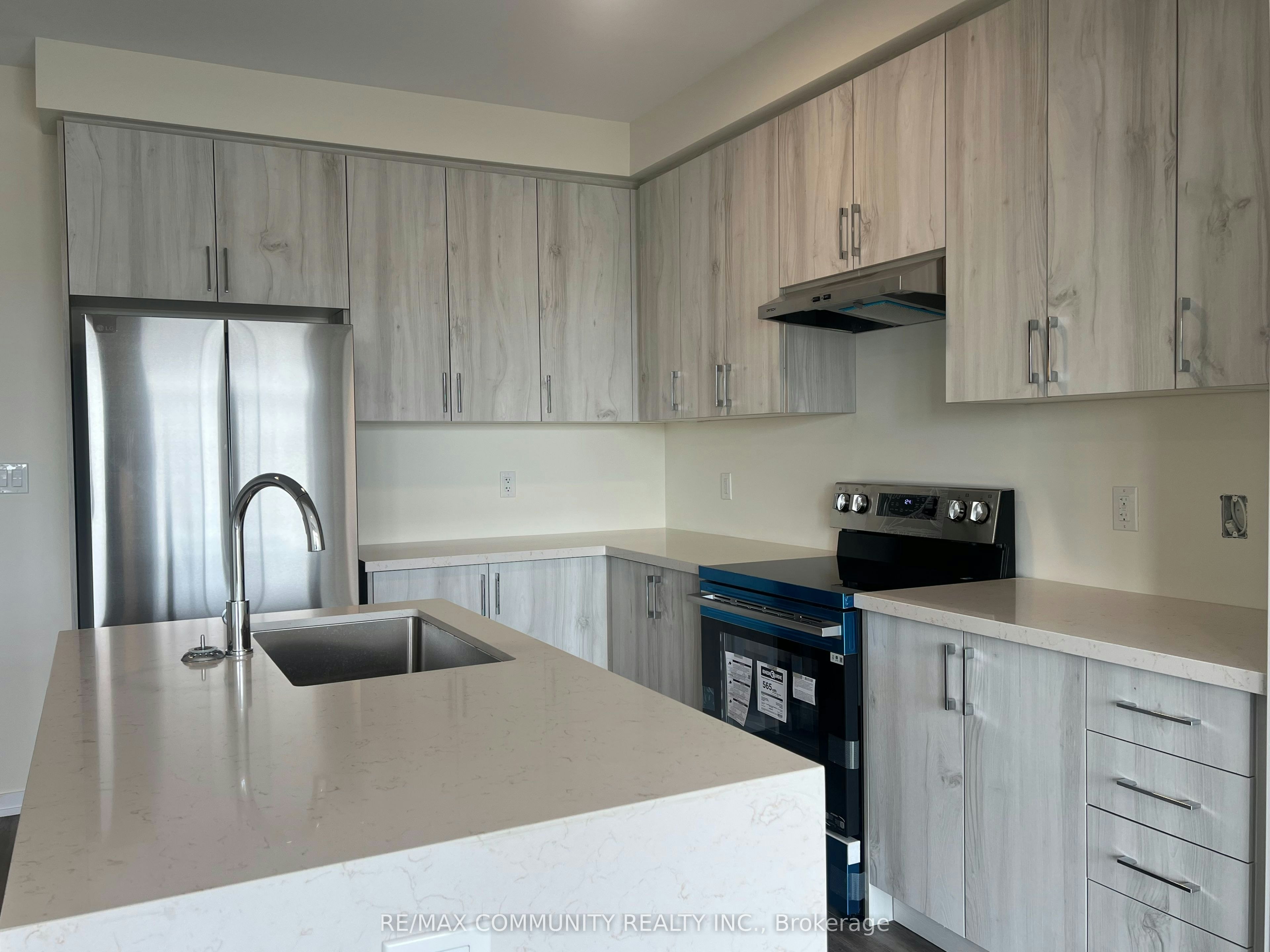 9 Thomas Smith Street, Georgina, ON, L4P 0T7 - 10