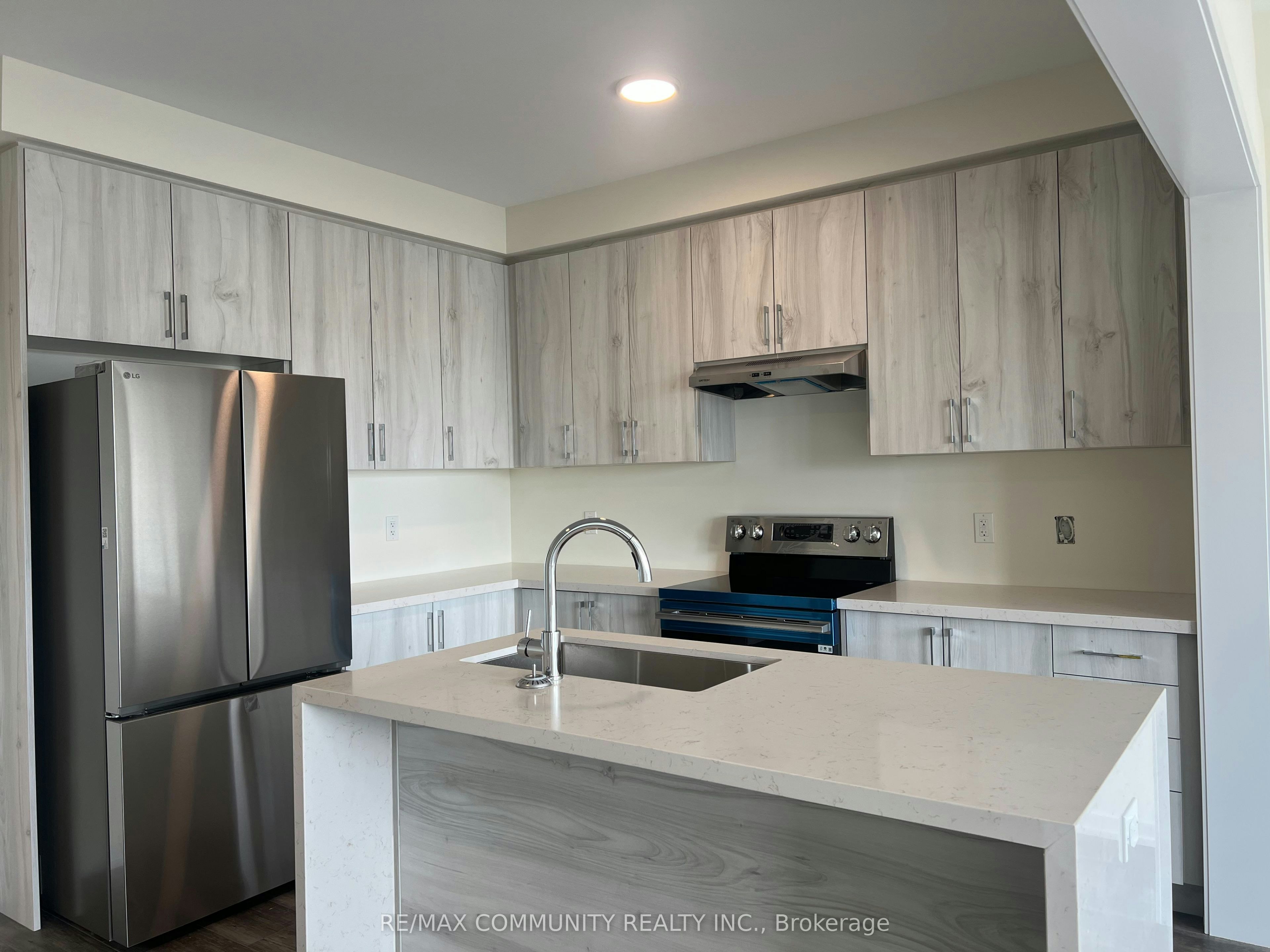 9 Thomas Smith Street, Georgina, ON, L4P 0T7 - 11