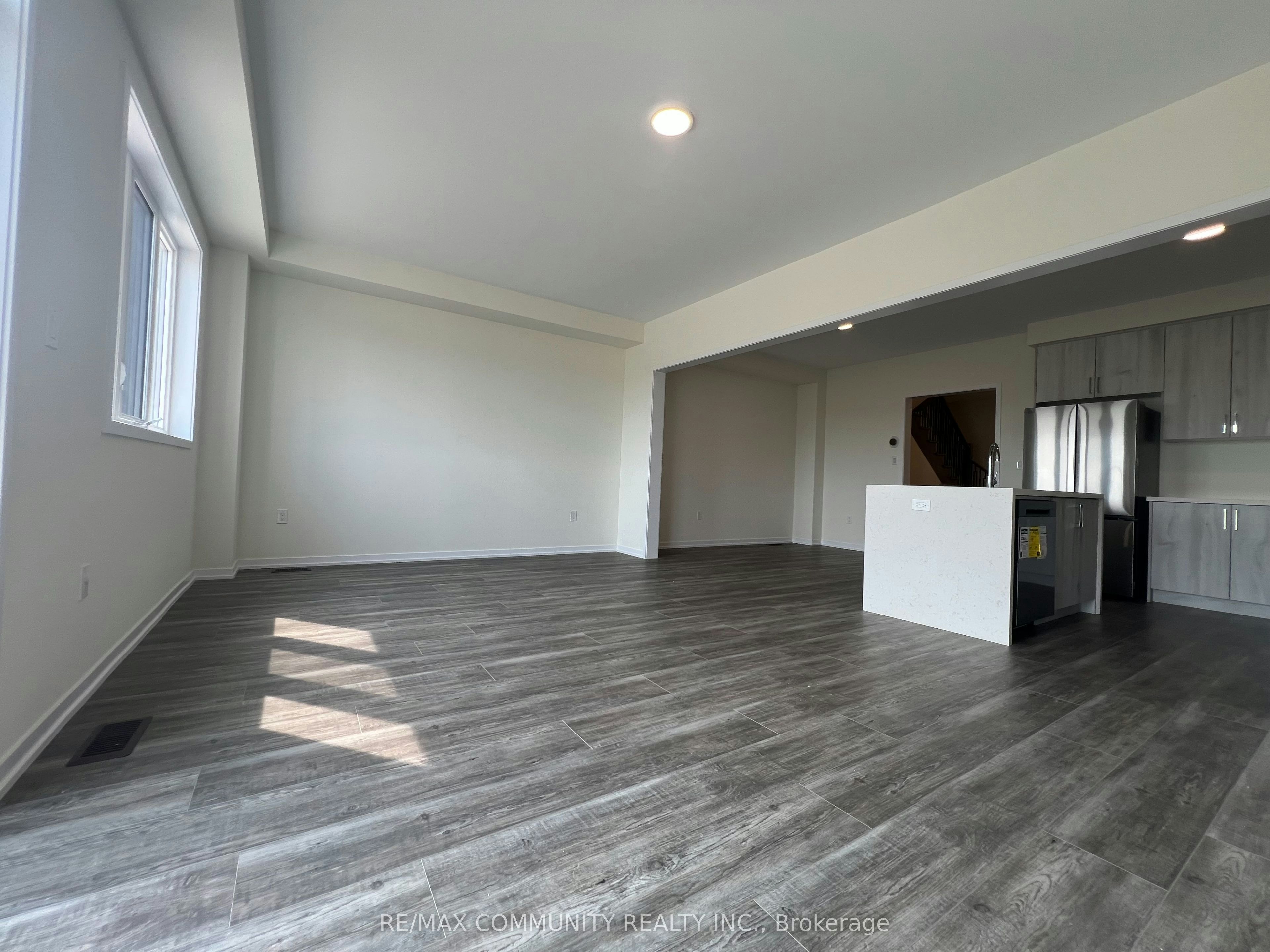 9 Thomas Smith Street, Georgina, ON, L4P 0T7 - 6