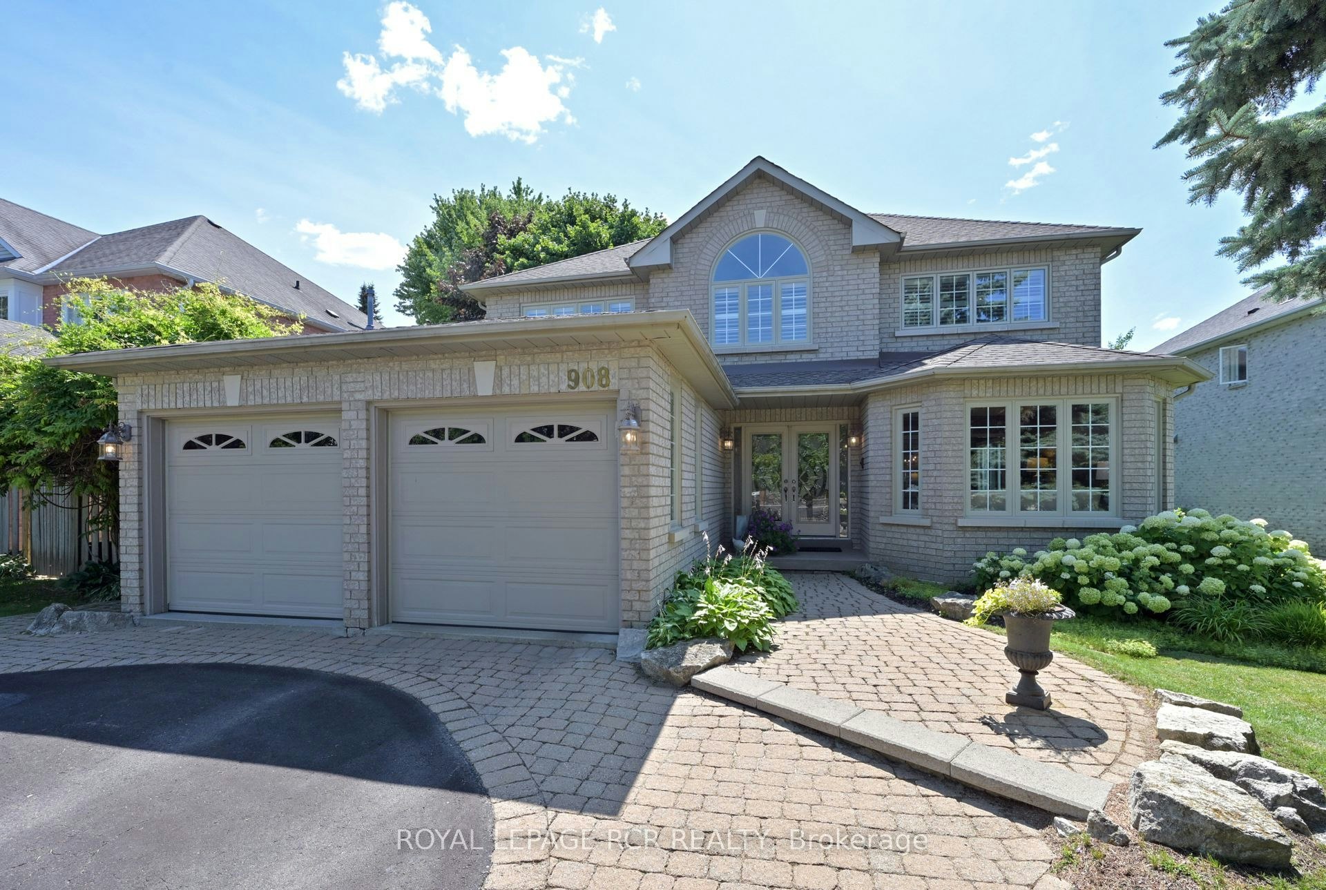 908 Schaeffer Outlook, Newmarket, ON, L3X 1V9