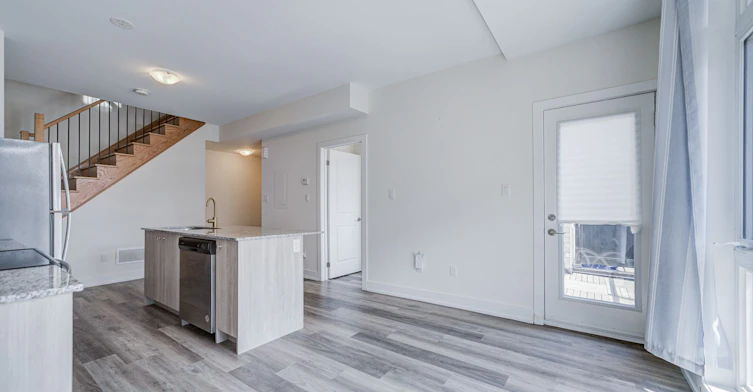 1-1 Bond Crescent, Richmond Hill, ON, L4E 1J4 - 16