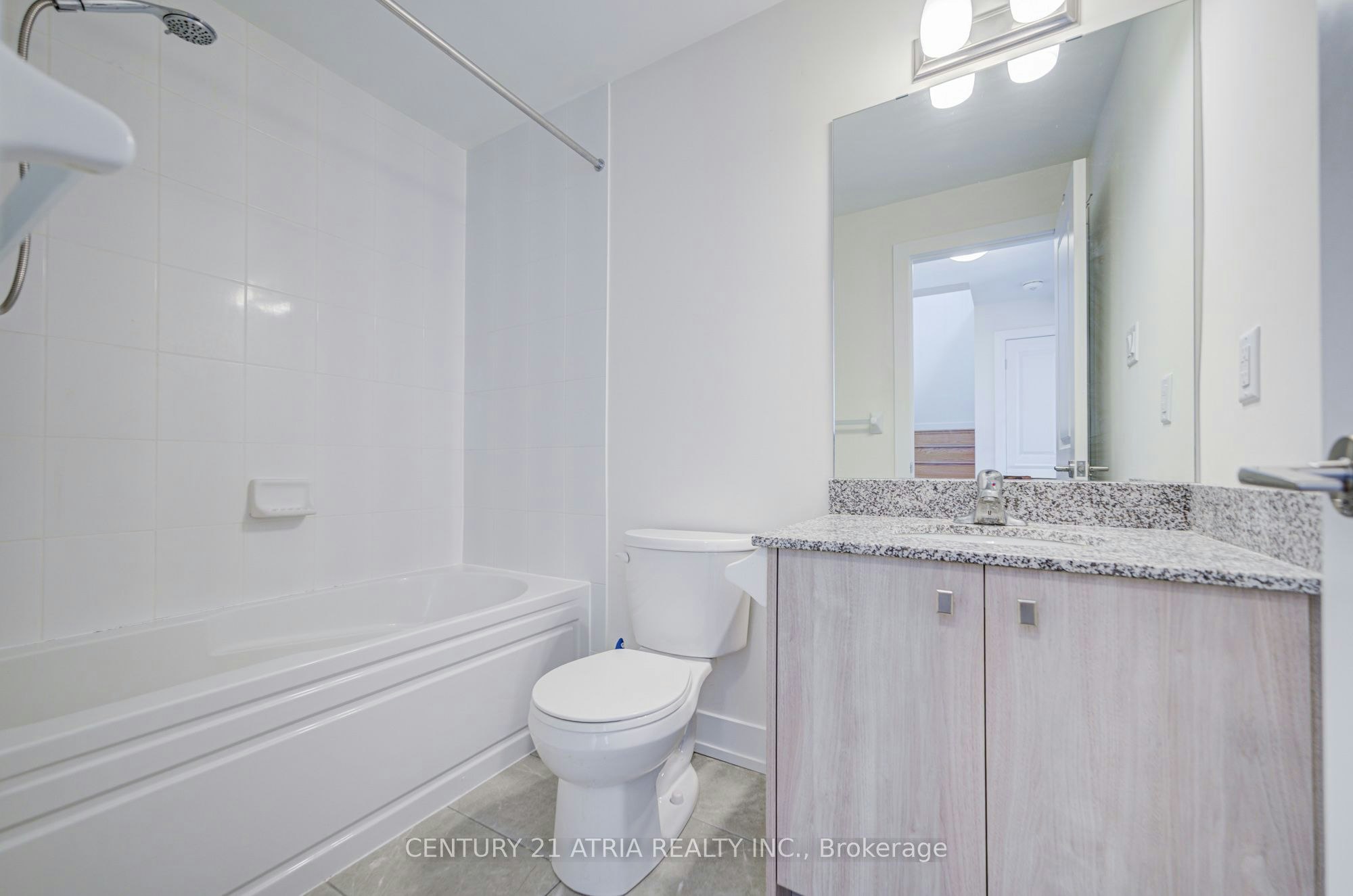 1-1 Bond Crescent, Richmond Hill, ON, L4E 1J4 - 32