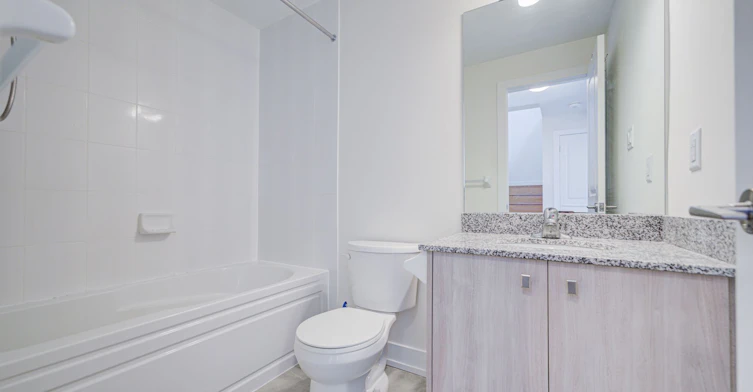 1-1 Bond Crescent, Richmond Hill, ON, L4E 1J4 - 32