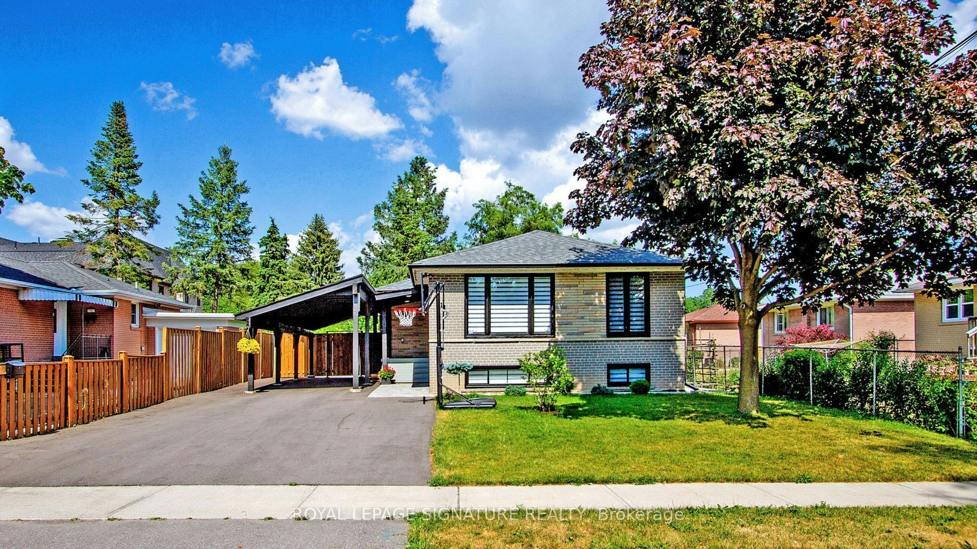 211 Maple Avenue, Richmond Hill, ON, L4C 2J4