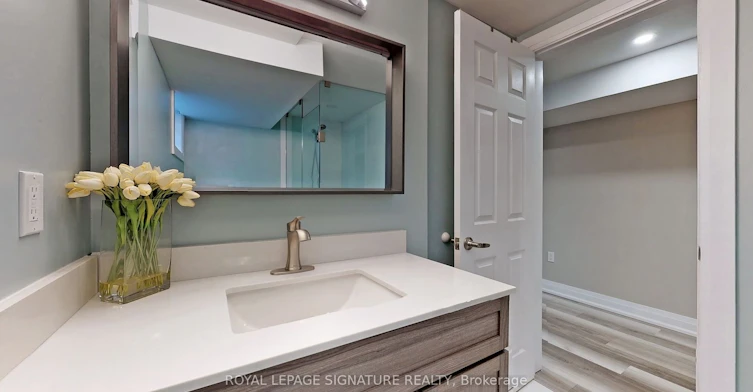 211 Maple Avenue, Richmond Hill, ON, L4C 2J4 - 8
