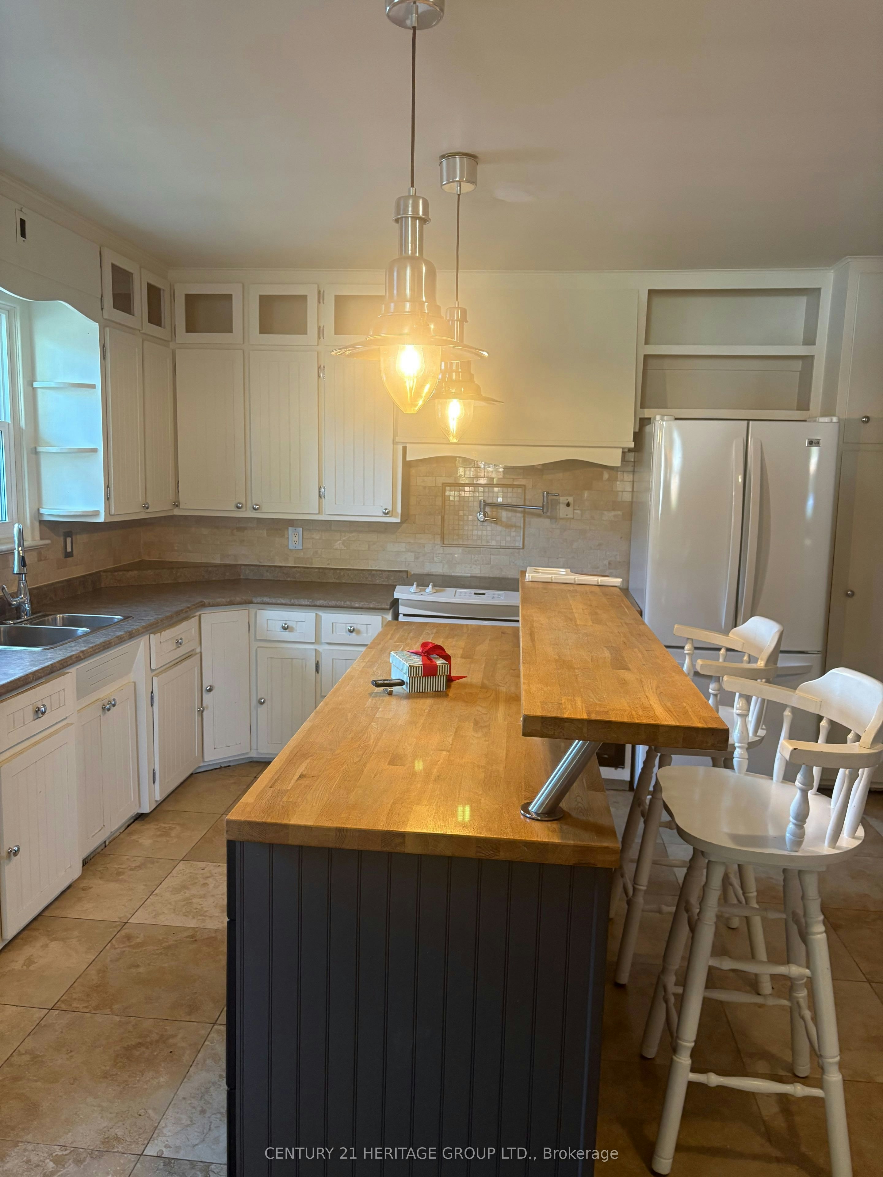 Main Floor-102 Paris Street, New Tecumseth, ON, L9R 1H2 - 2