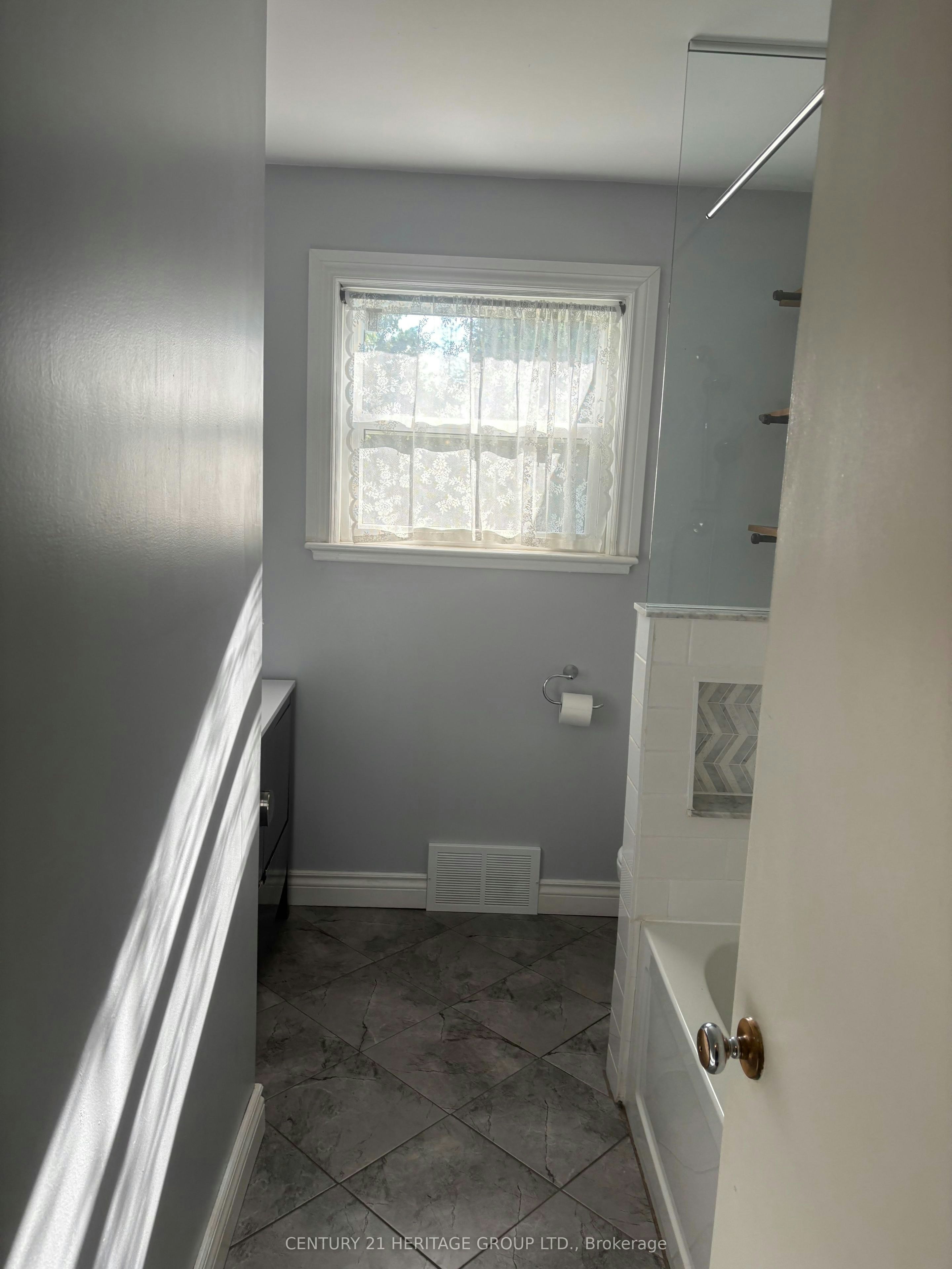Main Floor-102 Paris Street, New Tecumseth, ON, L9R 1H2 - 10