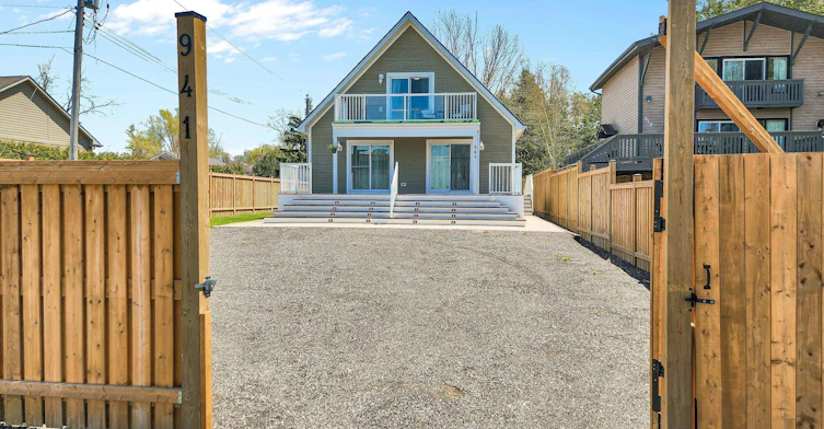 941 Lake Drive N, Georgina, ON, L4P 3E9