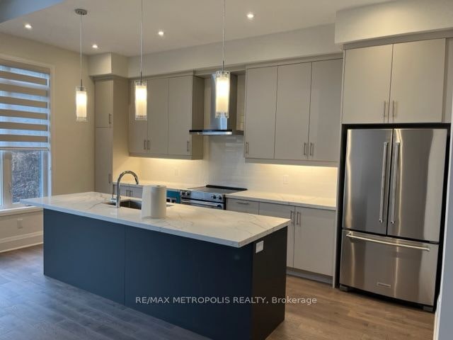 17 Vern Robertson Gate, Uxbridge, ON, L9P 0R9 - 2