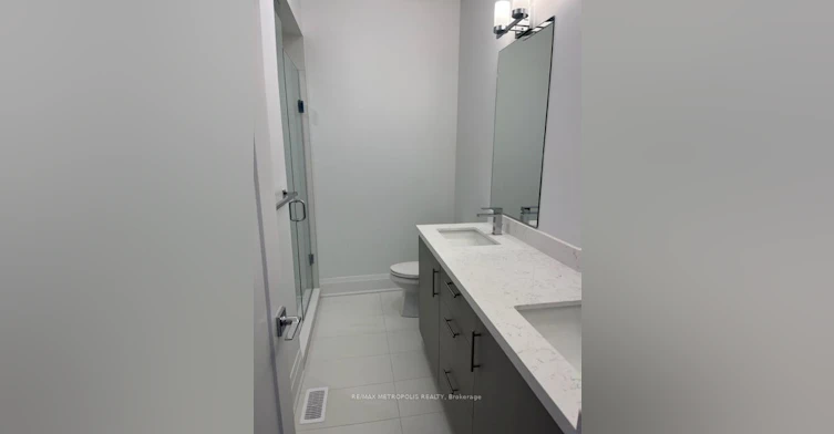17 Vern Robertson Gate, Uxbridge, ON, L9P 0R9 - 18