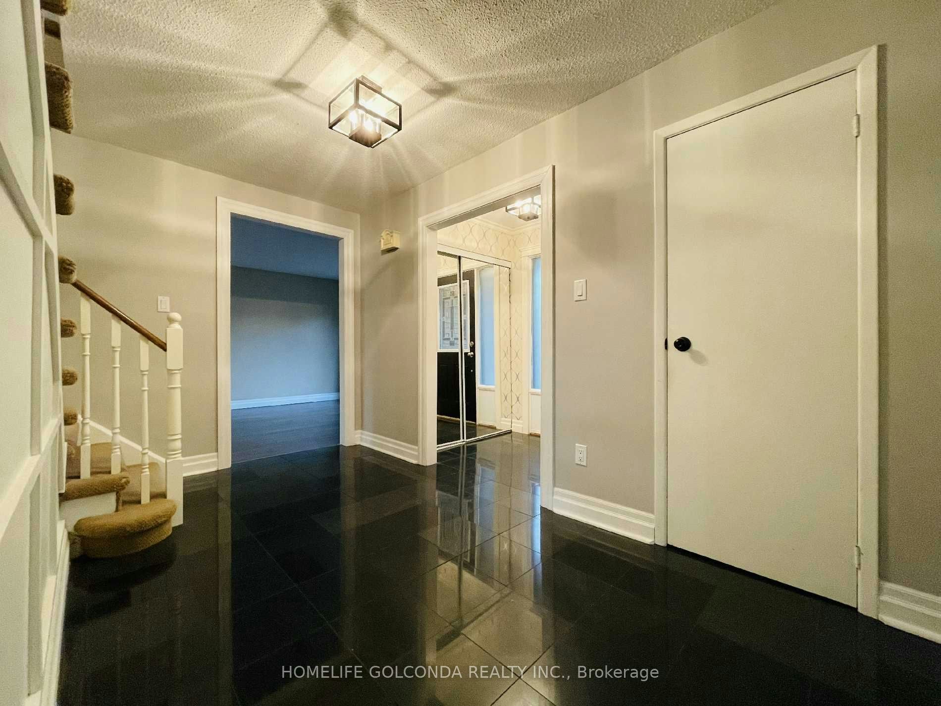 Upper level-909 Ferndale Crescent, Newmarket, ON, L3Y 6B6 - 2
