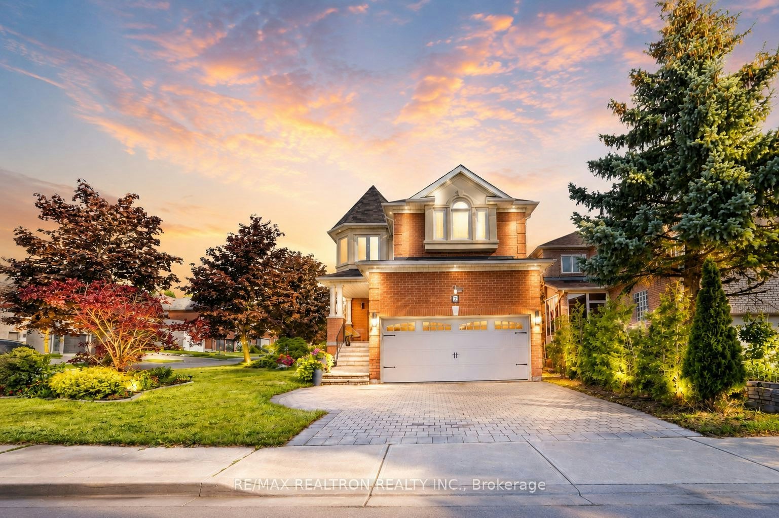 2 Rocksprings Avenue, Richmond Hill, ON, L4S 1R1