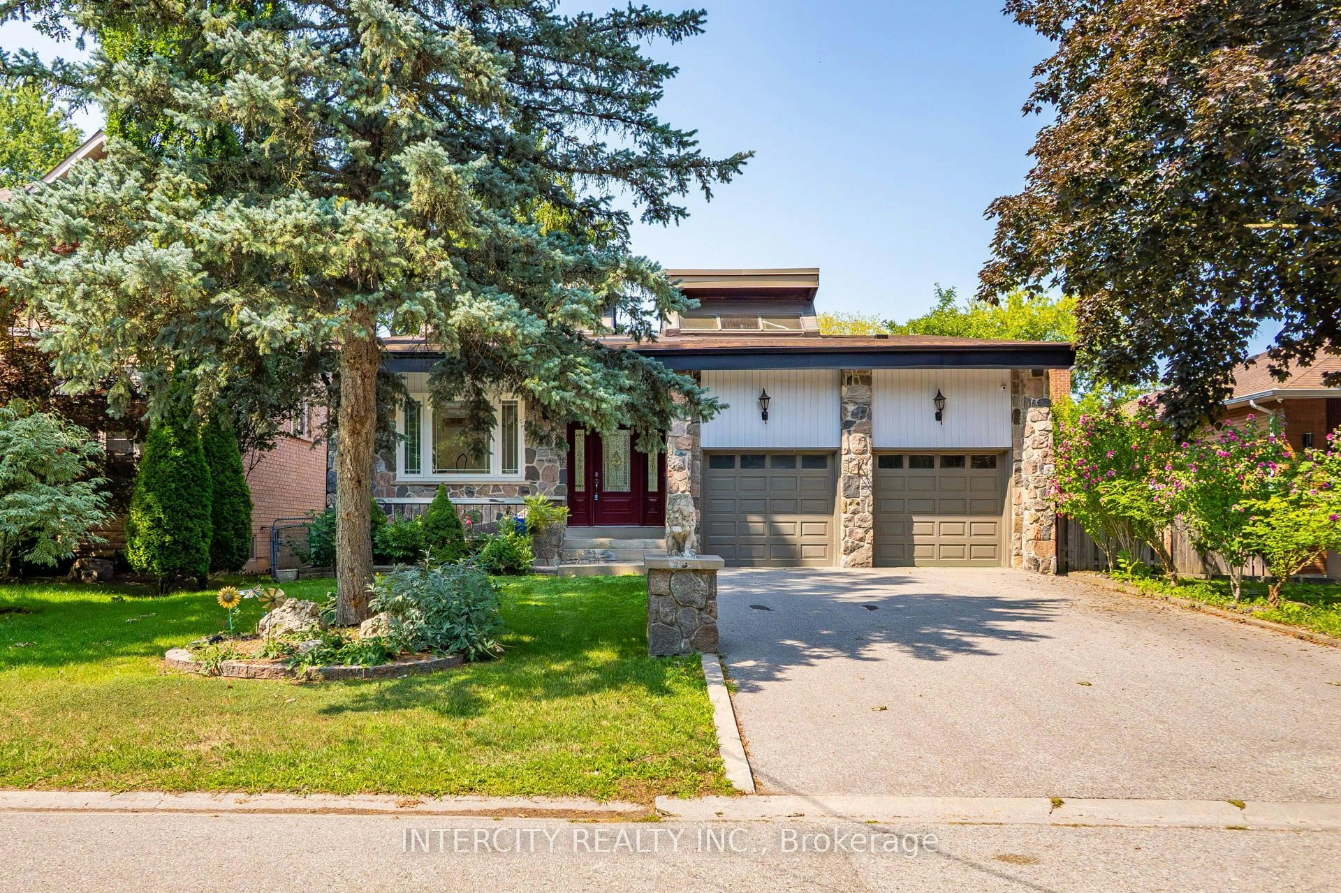 10 East Drive E, Markham, ON, L6G 1A4