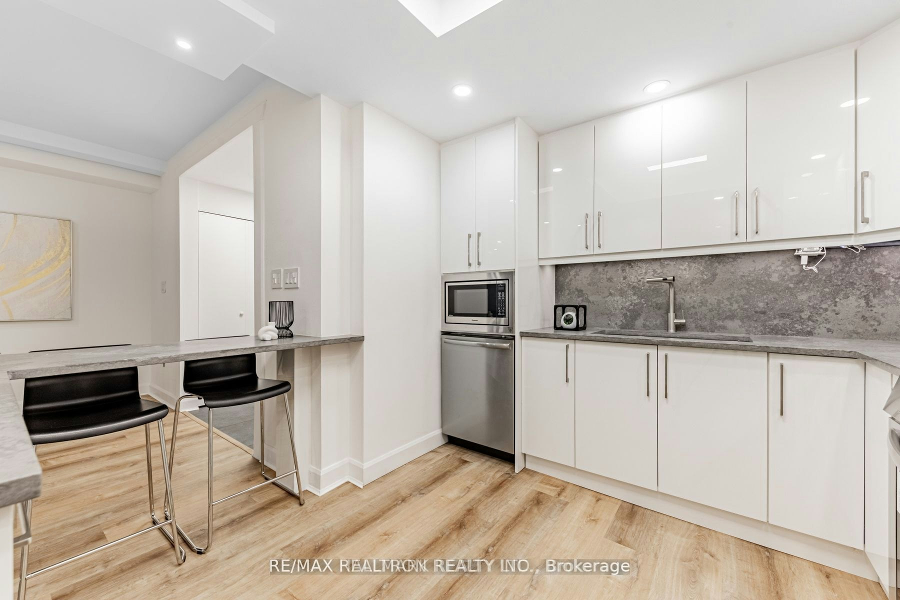 321-333 Clark Avenue W, Vaughan, ON, L4J 7K4 - 11