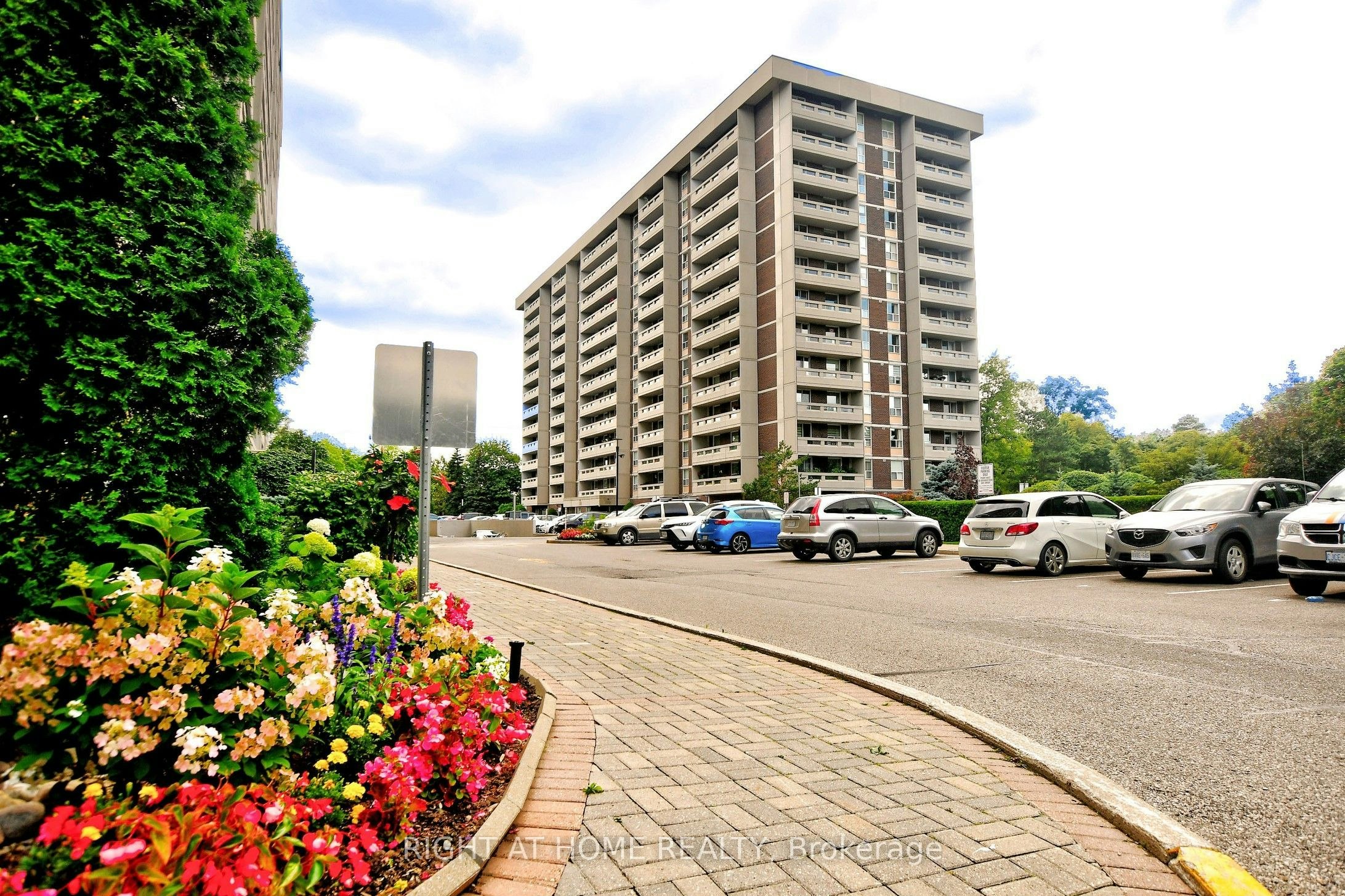 806-60 Inverlochy Boulevard, Markham, ON, L3T 4T7