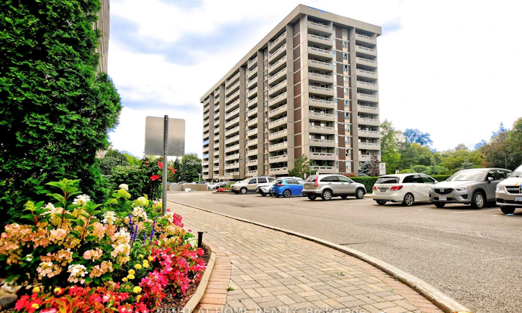 806-60 Inverlochy Boulevard