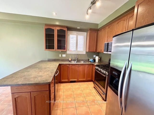 30 Chippingwood Manor, Aurora, ON, L4G 7R4 - 7