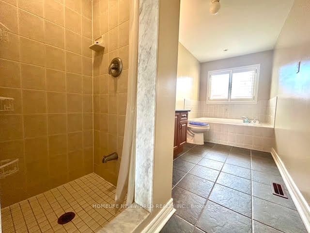 30 Chippingwood Manor, Aurora, ON, L4G 7R4 - 23