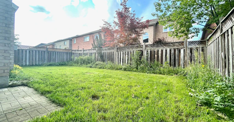 30 Chippingwood Manor, Aurora, ON, L4G 7R4 - 30
