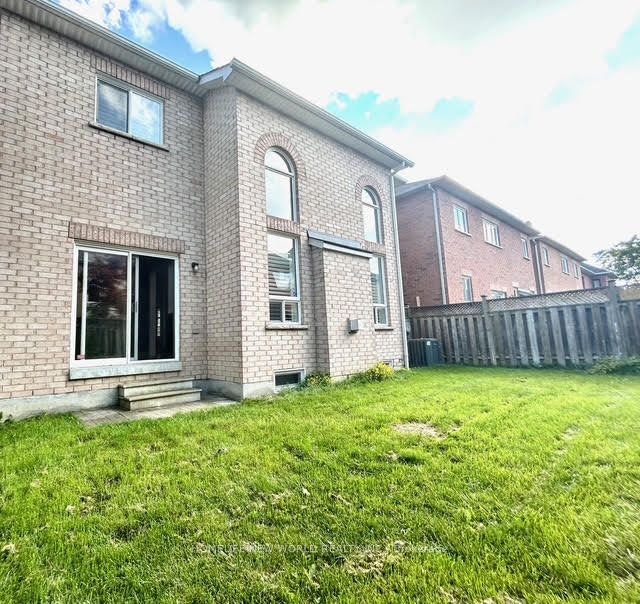 30 Chippingwood Manor, Aurora, ON, L4G 7R4 - 29