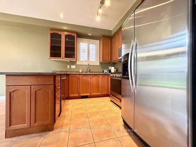 30 Chippingwood Manor, Aurora, ON, L4G 7R4 - 6