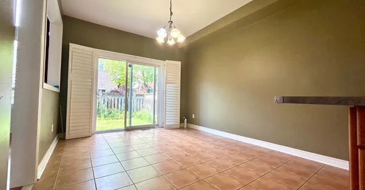 30 Chippingwood Manor, Aurora, ON, L4G 7R4 - 8