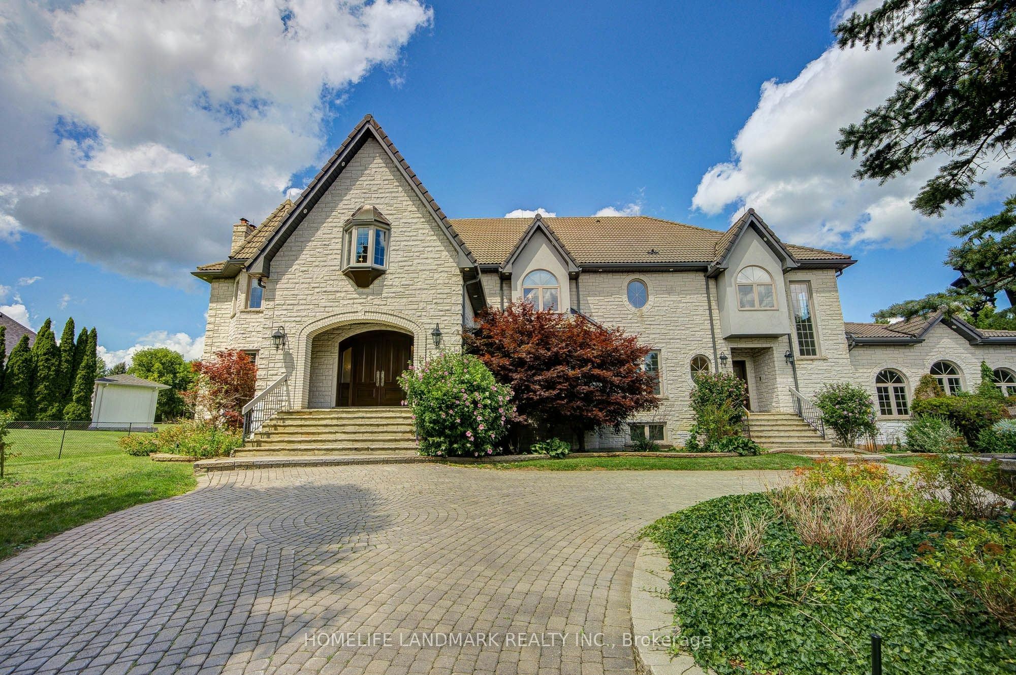 21 Kensington Drive, Richmond Hill, ON, L4E 3M9