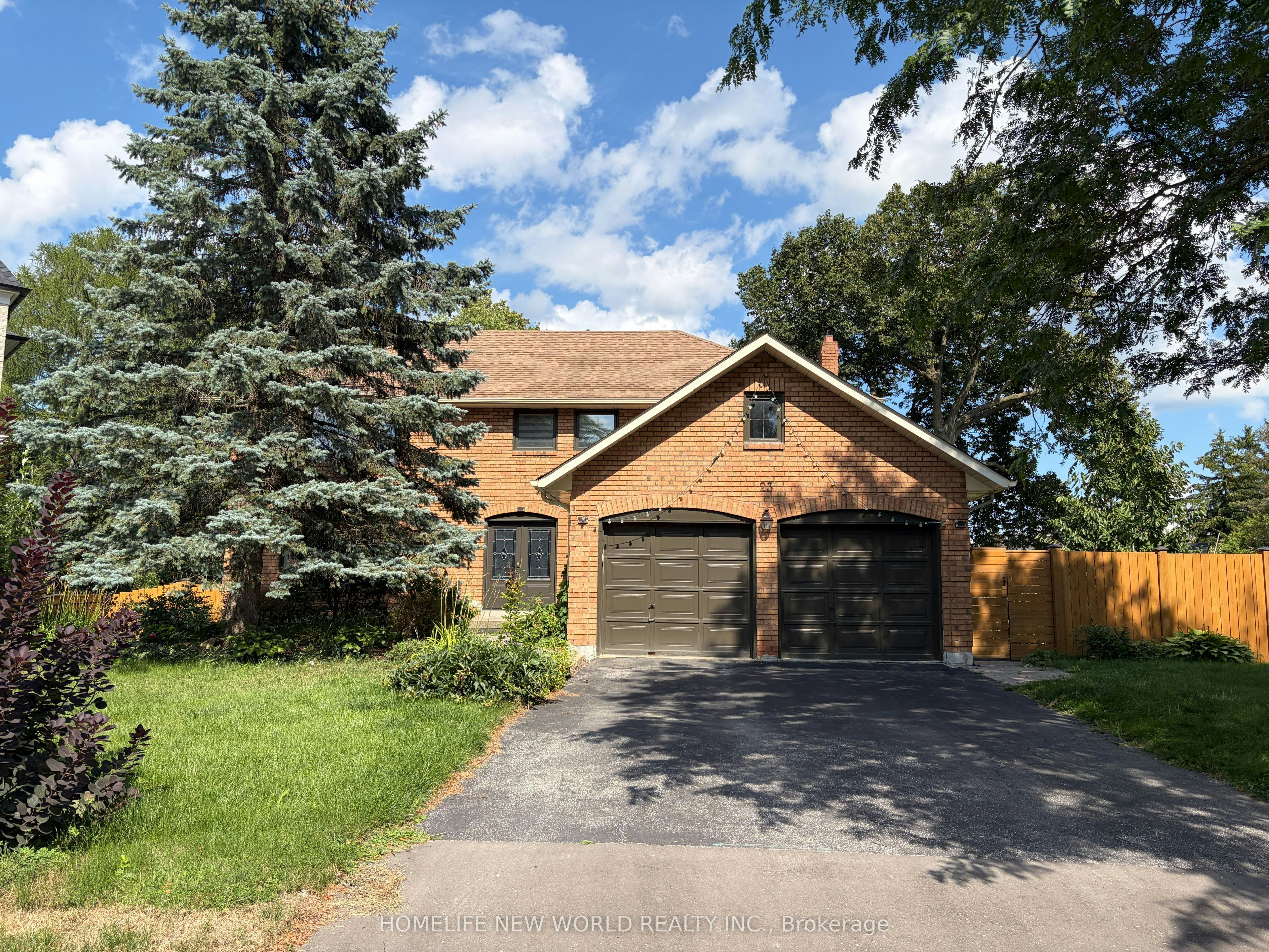 23 Lacey Court, Aurora, ON, L4G 5G3