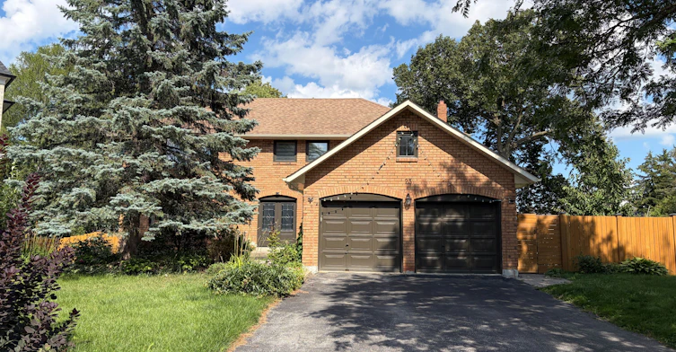 23 Lacey Court, Aurora, ON, L4G 5G3