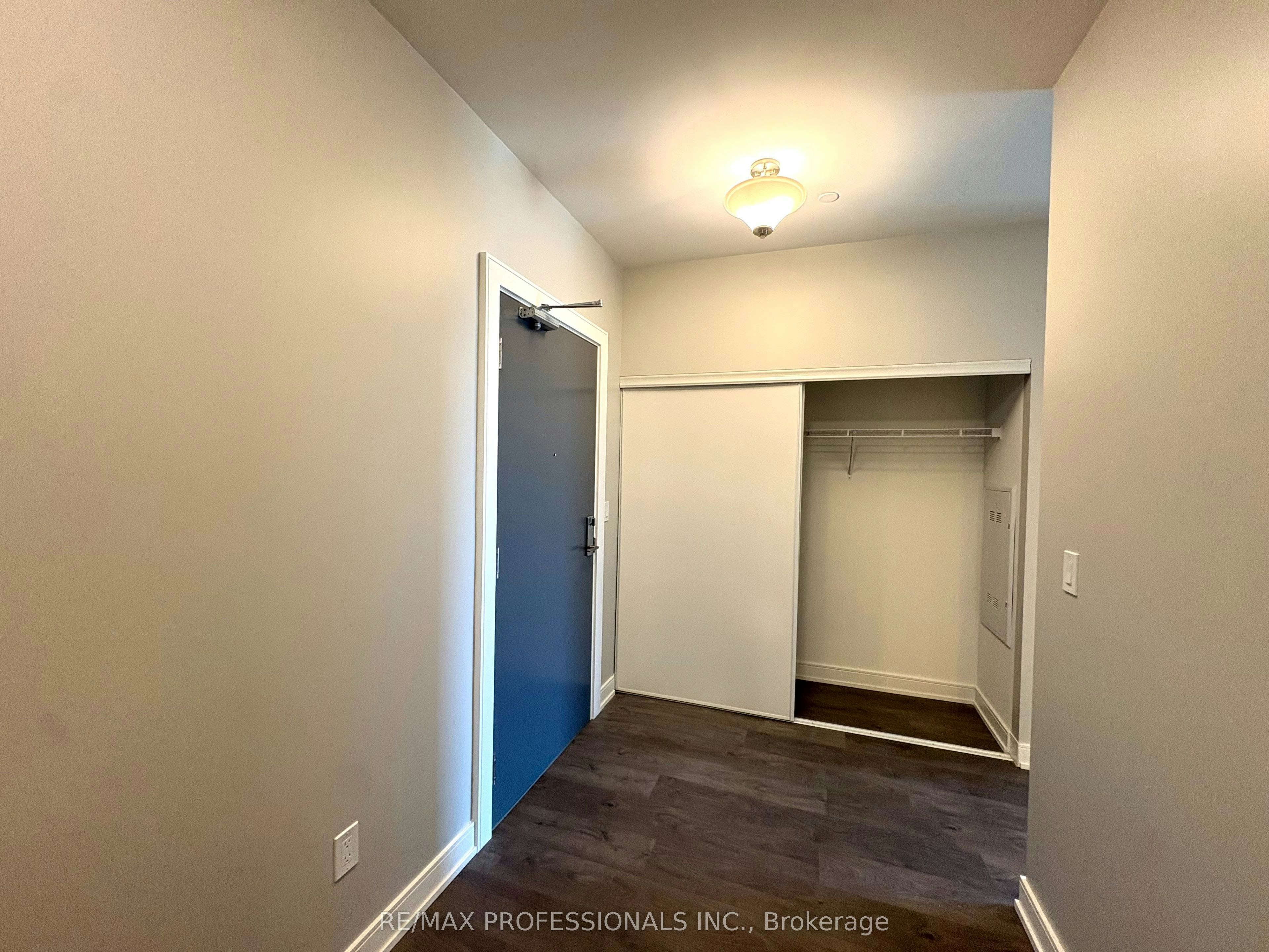 B1402-693 Davis Road, Newmarket, ON, L3Y 2R2 - 2
