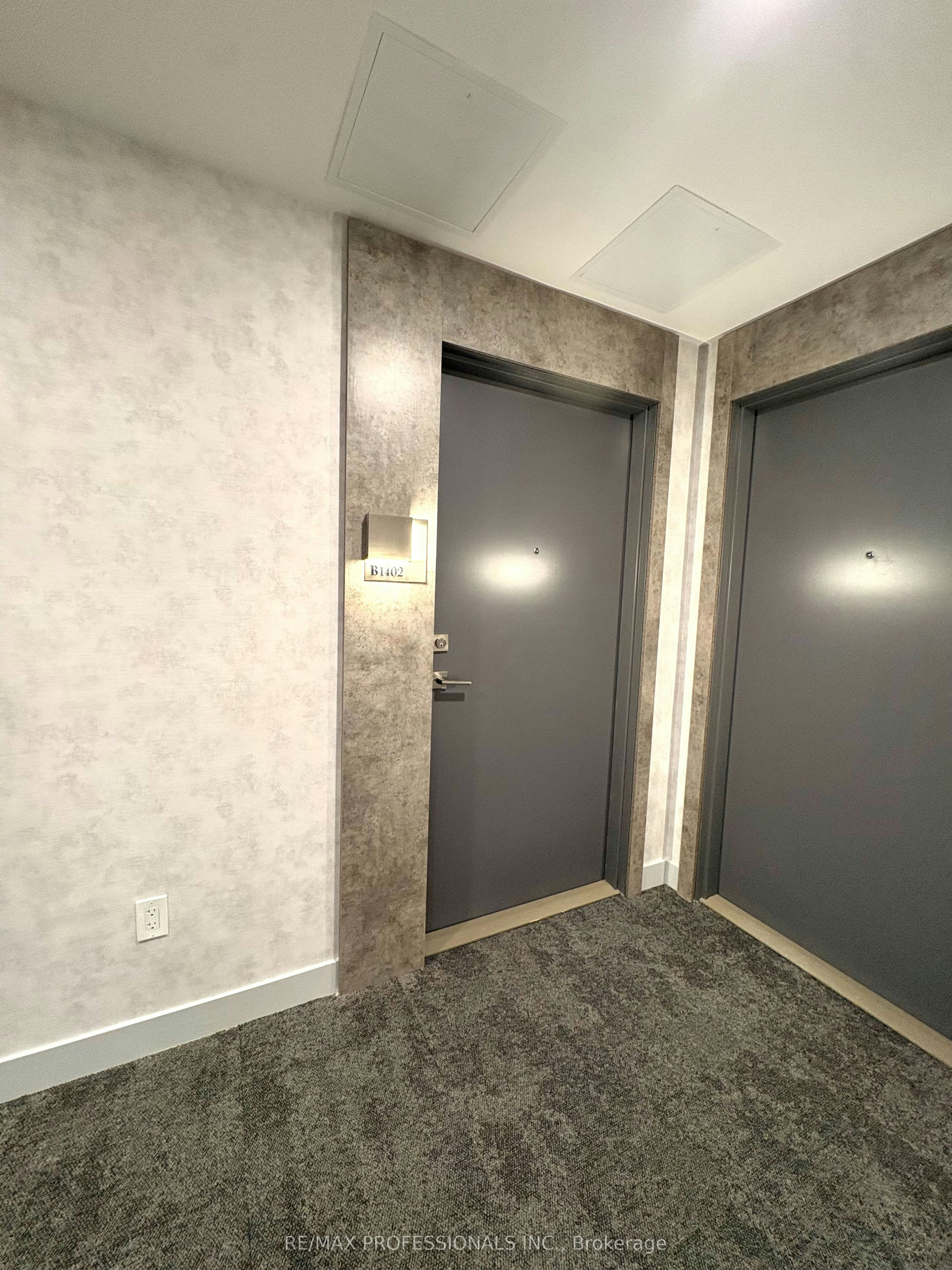 B1402-693 Davis Road, Newmarket, ON, L3Y 2R2