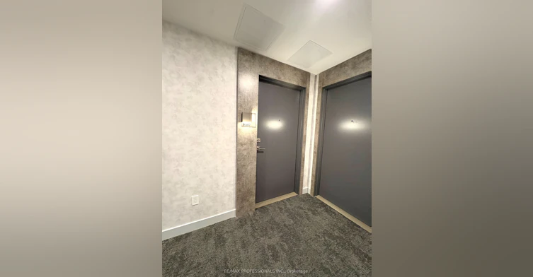 B1402-693 Davis Road, Newmarket, ON, L3Y 2R2