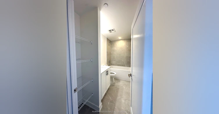 B1402-693 Davis Road, Newmarket, ON, L3Y 2R2 - 5