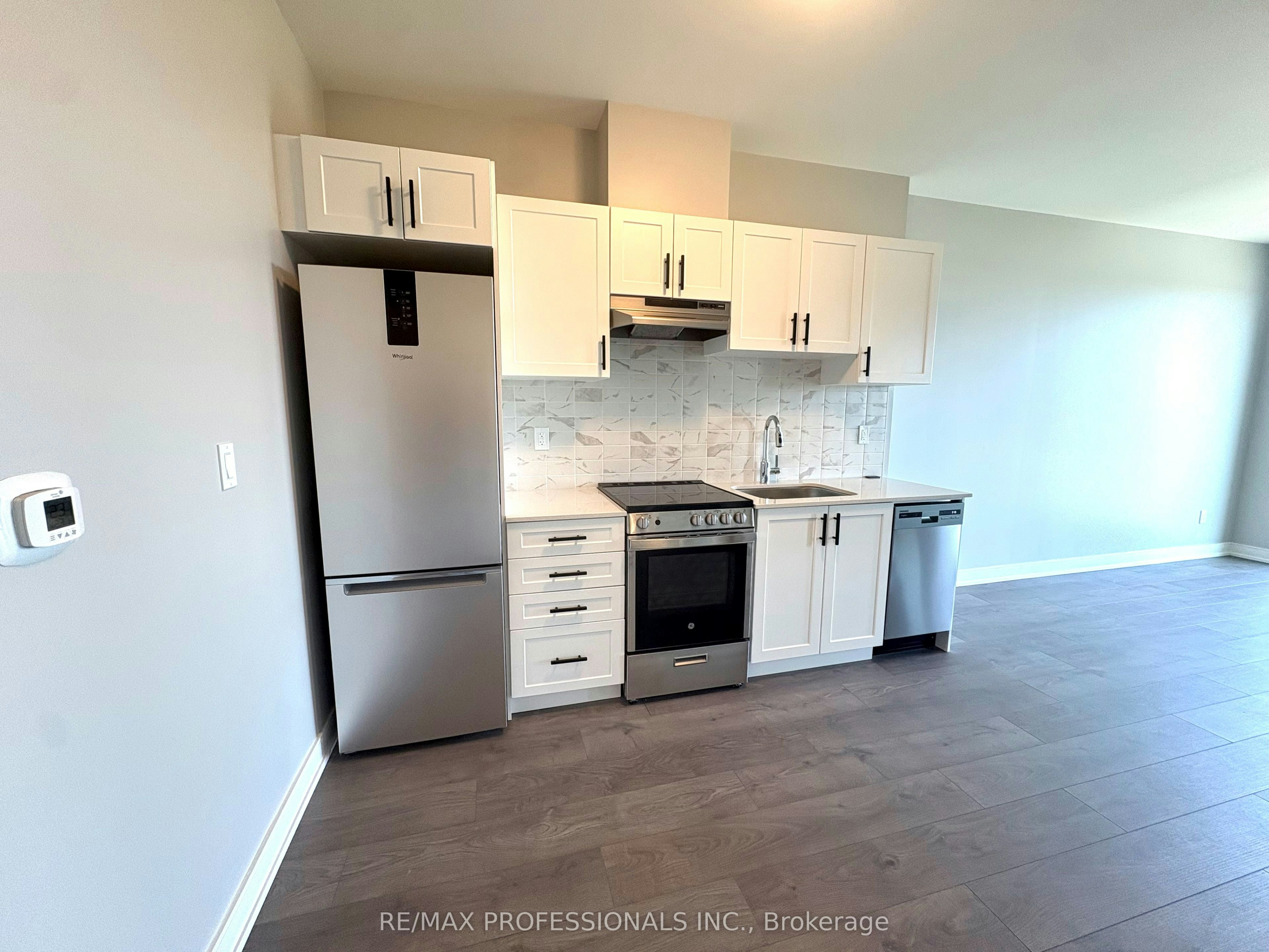B1402-693 Davis Road, Newmarket, ON, L3Y 2R2 - 9