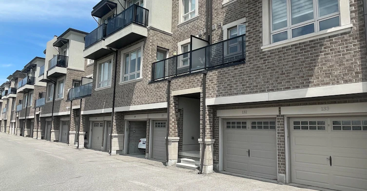 14-125 Kayla Crescent, Vaughan, ON, L6A 4G5
