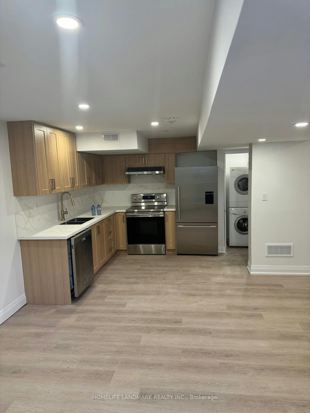 6 Kenneth Ross Bend, East Gwillimbury, ON, L9N 0T7 - 3