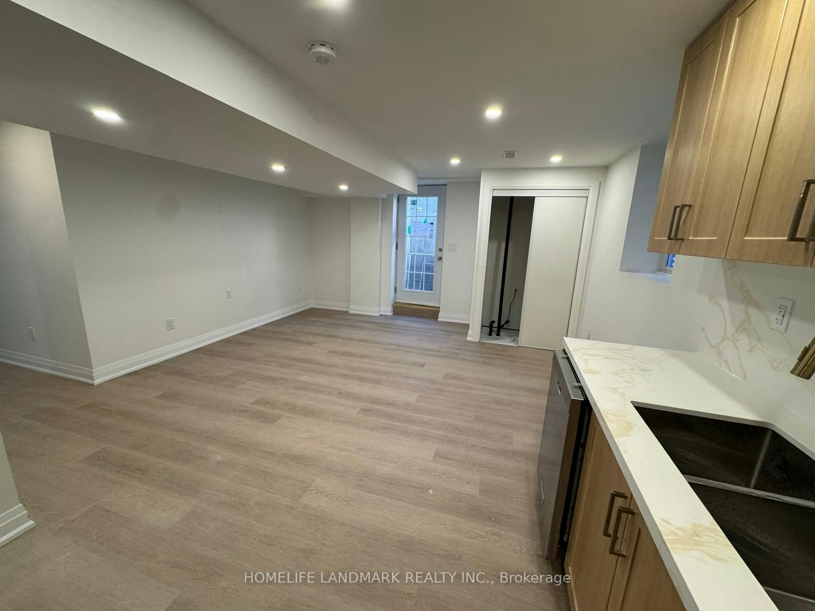 6 Kenneth Ross Bend, East Gwillimbury, ON, L9N 0T7 - 7