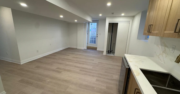 6 Kenneth Ross Bend, East Gwillimbury, ON, L9N 0T7 - 7