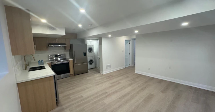 6 Kenneth Ross Bend, East Gwillimbury, ON, L9N 0T7 - 4