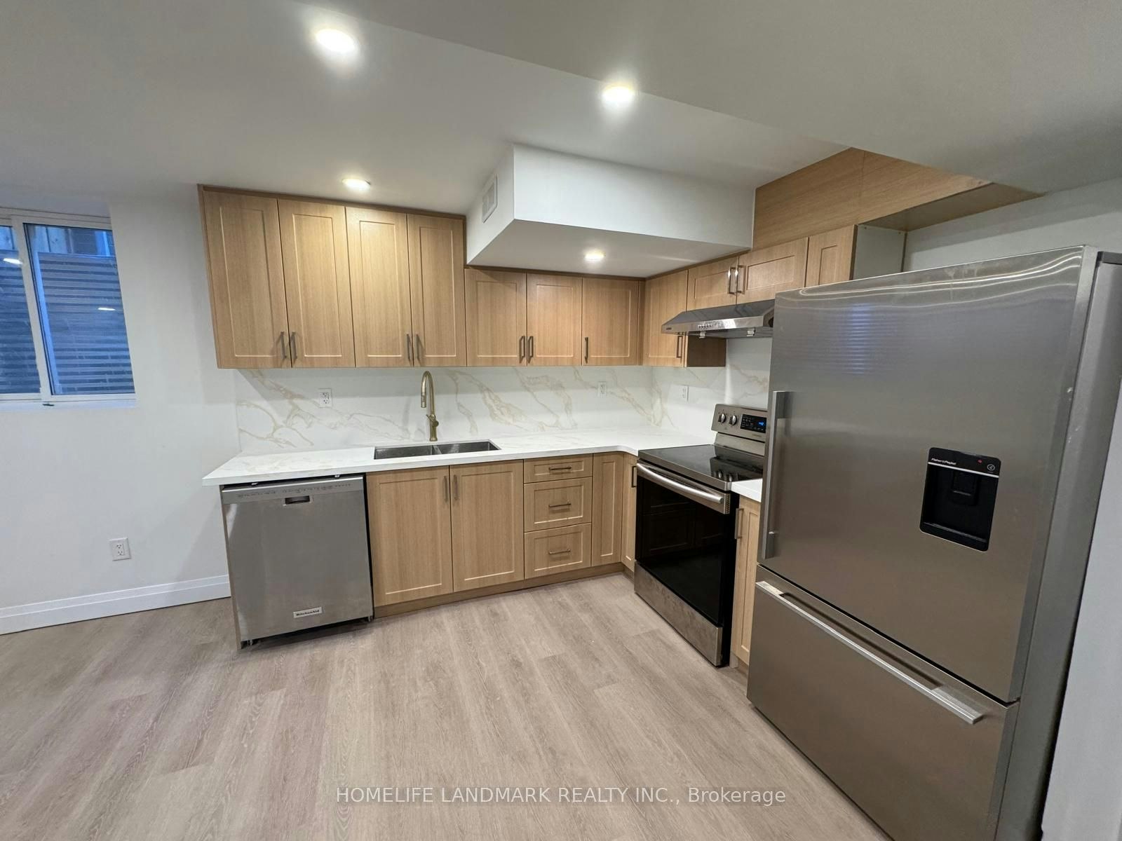 6 Kenneth Ross Bend, East Gwillimbury, ON, L9N 0T7 - 5