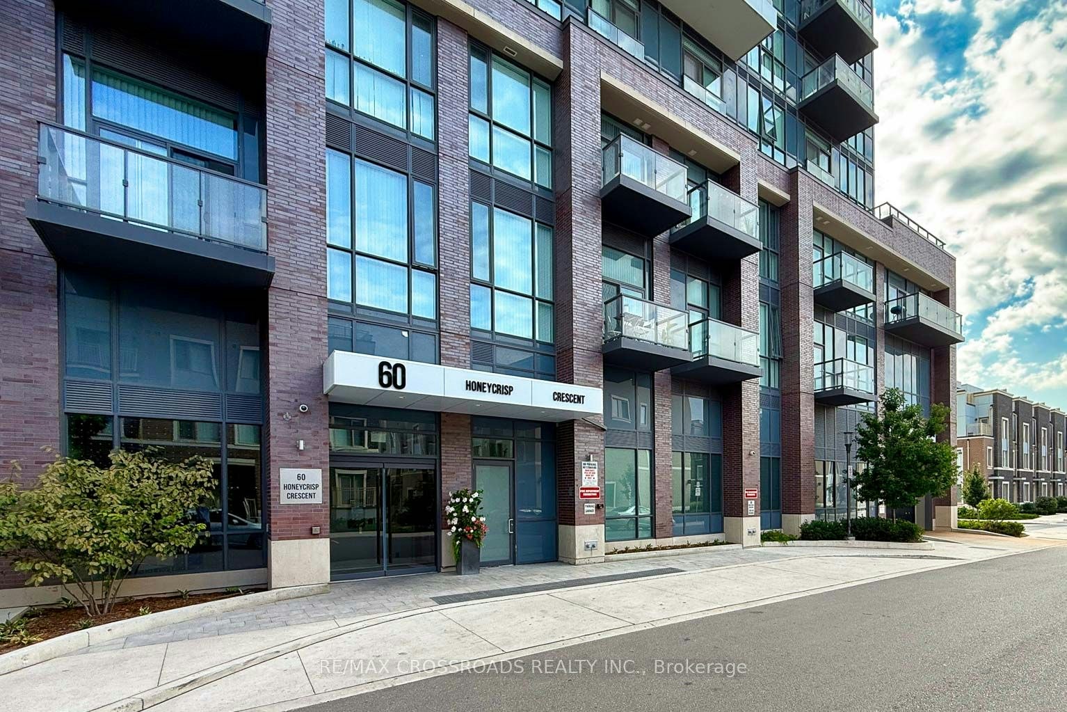 917-60 Honeycrisp Crescent, Vaughan, ON, L4K 0N5