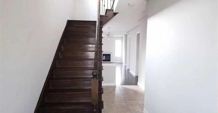 77 Reynolds Crescent, Aurora, ON, L4G 0J1