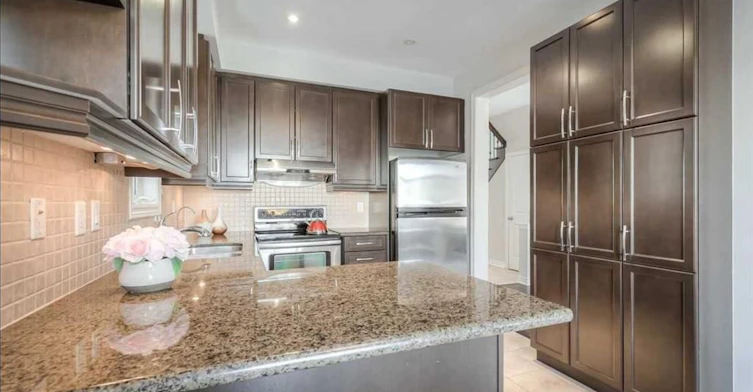 77 Reynolds Crescent, Aurora, ON, L4G 0J1 - 4